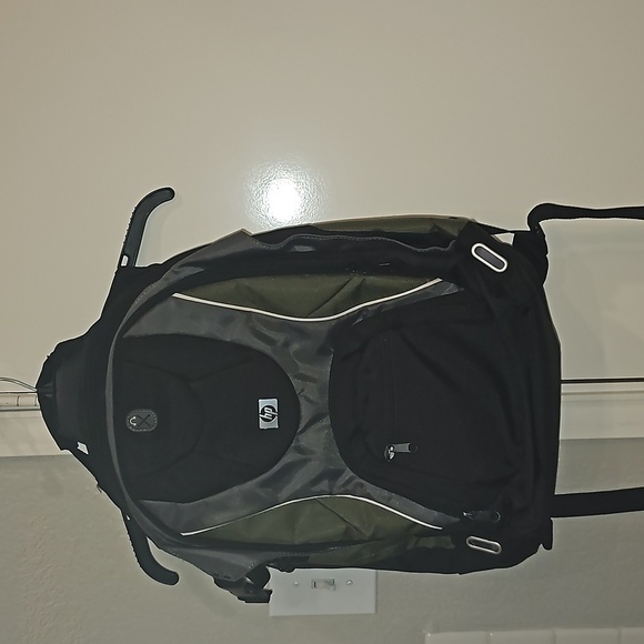 HP Laptop Backpack green & black gently used. 17x17 - Picture 4 of 12